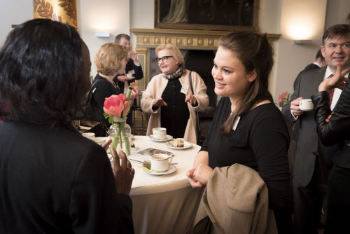 bijeenkomst Eerste Kamer: Het Binnenhof 800 jaar centrum van de politieke macht  3504