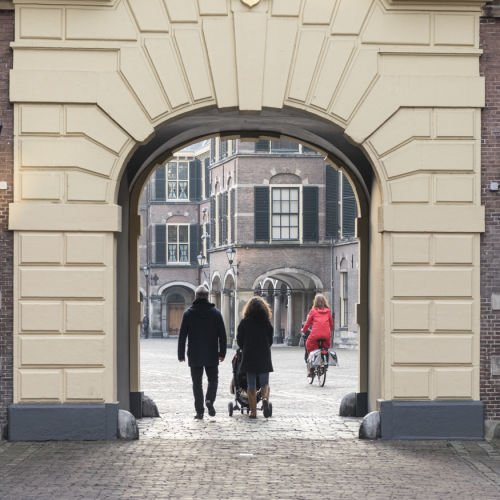 bijeenkomst Eerste Kamer: Het Binnenhof 800 jaar centrum van de politieke macht 3476