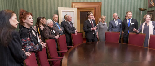 bijeenkomst Eerste Kamer: Het Binnenhof 800 jaar centrum van de politieke macht 3695