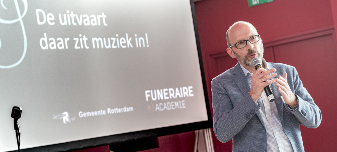 Funeraire Academie; De uitvaart daar zit muziek in! | Zoals Hein het Ziet!