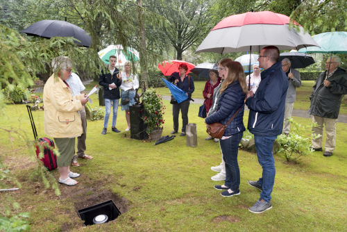 Bijzetting urn begraafplaats Norelbos te Epe 5942.jpg